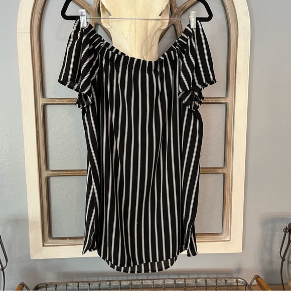 *SOLD* Striped Off The Shoulder Blouse - Picture 2 of 7